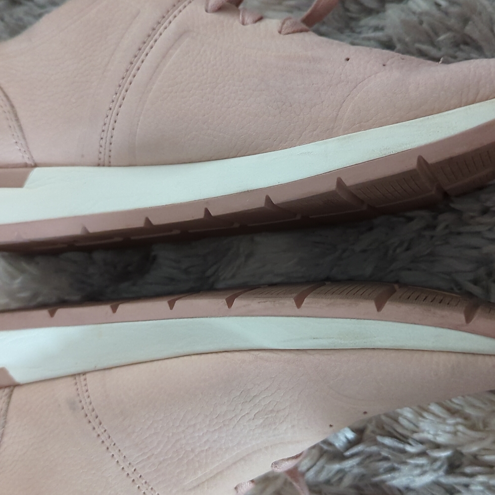 UGG womens size 8 leather sneaker Pk4 - Picture 9 of 11